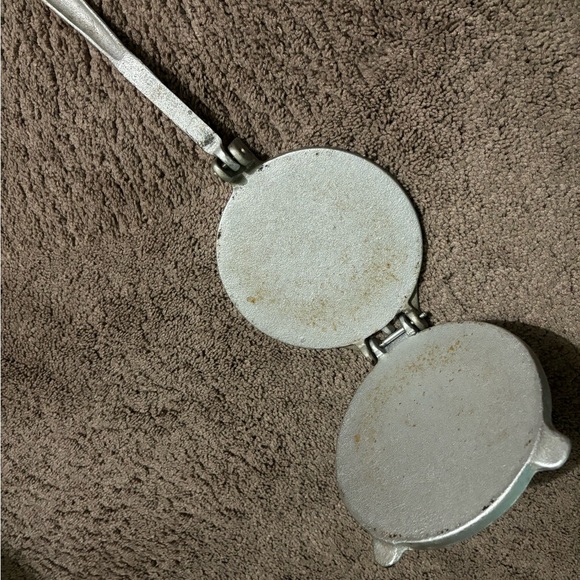 Used comal - Picture 2 of 2